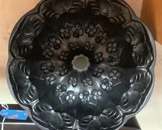 Floral patterned bundt pan