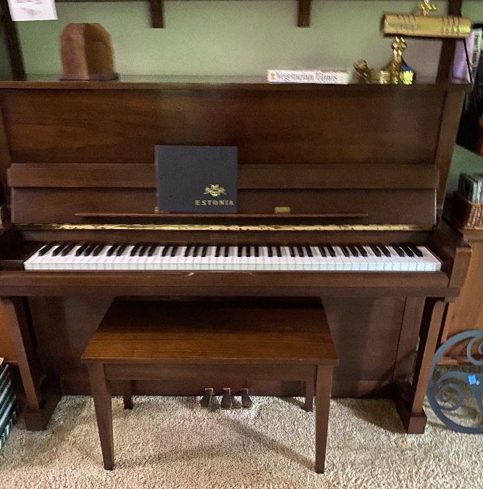 Beautiful Weber Piano
 Impeccably maintained!!