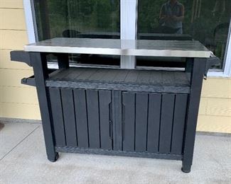 Outdoor bar/server with stainless top