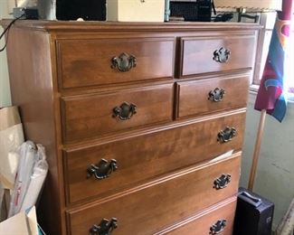 Dressers & bedroom sets 