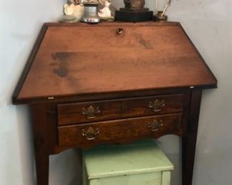 Cute vintage corner desk 