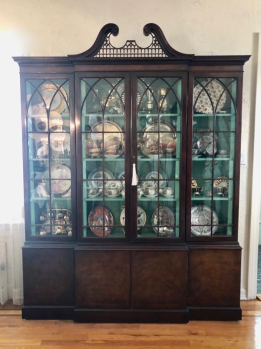 Beautiful home loaded with collectibles
