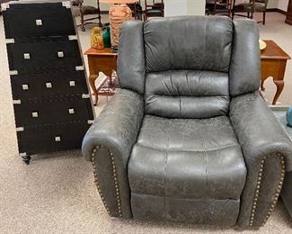 Like new electric recliner 