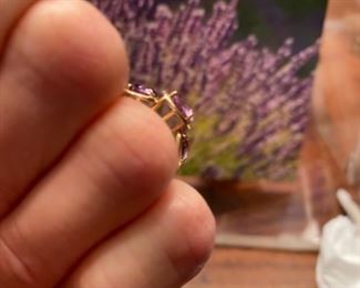 $140 - 10kt yellow gold with 3 round amethyst sz 6 
