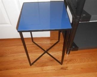 (#38) 16"x16" square side table $12