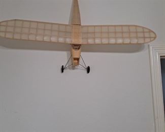 Let's all talk about the fly on the wall...