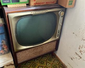 ***SOLD!!*** VINTAGE Motorola TV, Model 21K55M, 1956/1957, not sure if it works. Come check it out and make an offer!