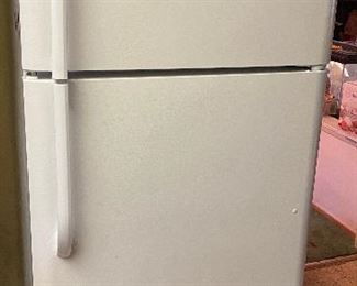 2013 model Frigidaire refrigerator. Still works great! (MAKE OFFER!!)