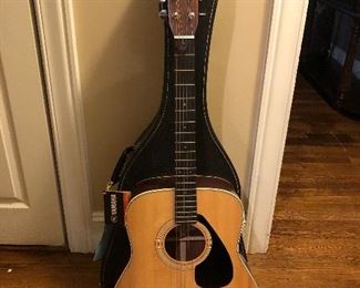 Vintage 1980 Yamaha Acoustic Guitar w/storing case. In very good condition. $150.00 