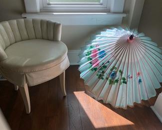 Silk umbrella    Vanity seat