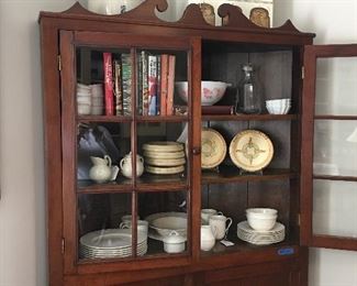 Corner hutch Antique