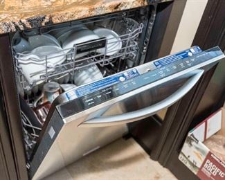 A Kitchen Aid Dishwasher. Cira 2013-2014. Model Kd E334DSSO. Serial Number F50534461.   $300.00