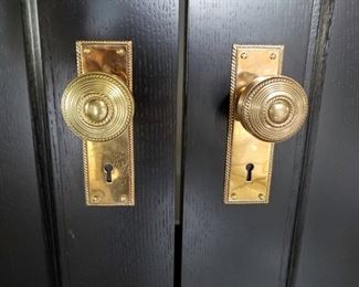 35 (Thirty Five) Sets of Hamilton Sinkler Polished Brass Door Knob, Plates and Locking Mechanisms. Circa 2013. Each set $125.00 4 (Four) sets of Hamilton Sinkler Polished Brass Doorknobs and Plates without locking mechanisms. Each Set $100.00