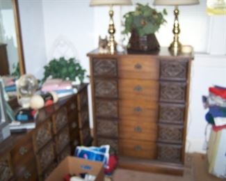 VINTAGE CHEST OF DRAWERS, BRASS LAMPS & MISC.
