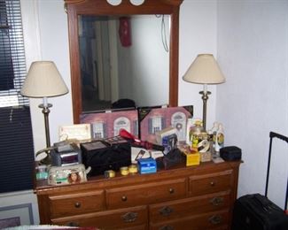 DRESSER WITH MIRROR, PAIR OF LAMPS & MISC.