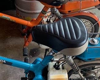 1978 (orange) 1980 (blue) Honda 50cc Scooters non running. 