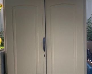 Rubbermaid Portable Storage Shed. 