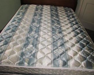 Full mattress and box spring