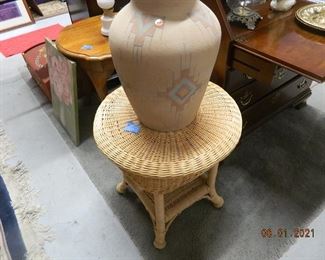 wicker table/vase