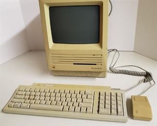Macintosh SE Computer Keyboard & Mouse