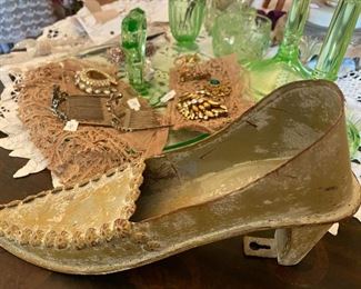 Tin painted shoe