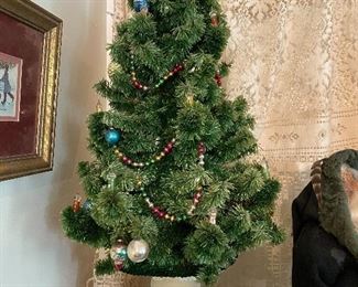 Vintage tapletop Christmas tree - lights up