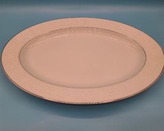 Brentwood Fine China
Japan
~ serving platter