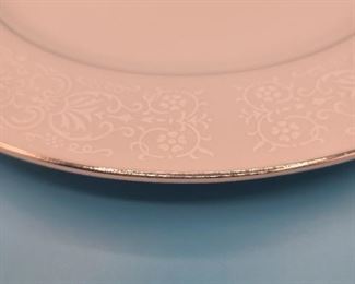 Brentwood Fine China
Japan
~ close up of pattern 