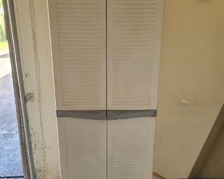 Solid garage cabinet