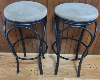 Shorter bar stools
Soft comfy cush top
They swivel