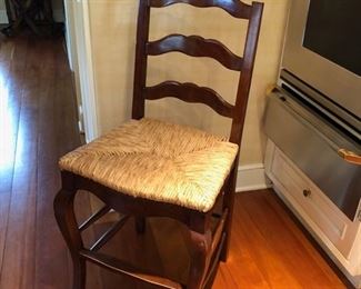 42. Set of 4 Rush Seat Ladder Back Counter Chairs (20" x 18" x 43") (24"- seat ht) (as is)