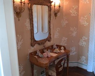 French vanity table