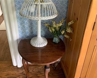 Wicker lamp, drop leaf table