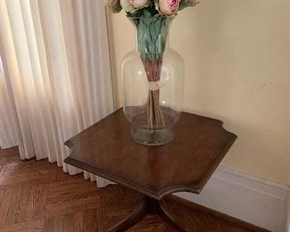 Table, very large vase