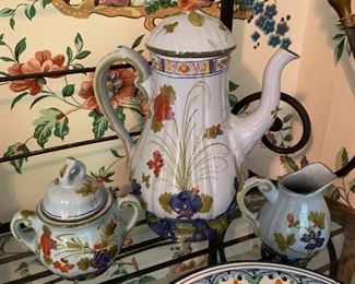 Pottery: Portugal and Italy