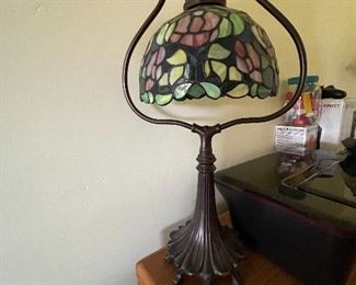 Tiffany style table lamp.