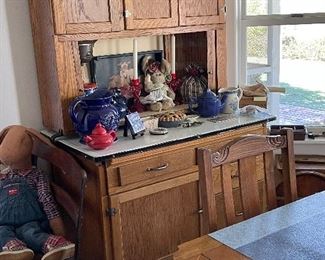 Vintage Hoosier cabinet. Original excellent condition.