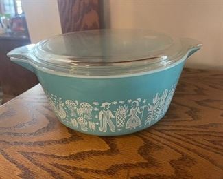 Vintage Pyrex in mint condition.