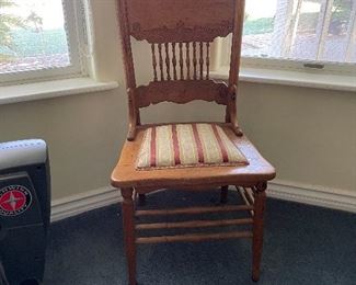 Vintage chair. Excellent condition. 