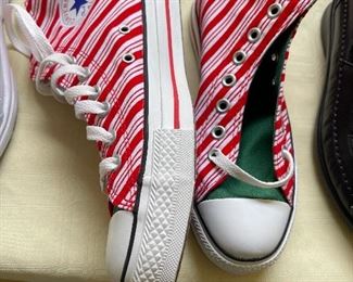 Brand new women's converse tennis shoes. 