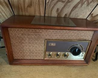 AM/FM Antique Radio