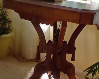 Burl wood accent end table 22x27"