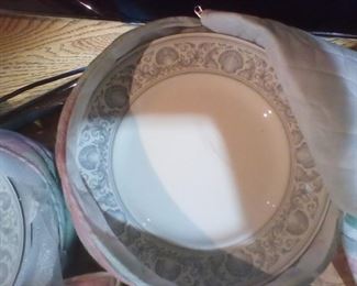 Wedgewood dolphin design 14 dinner plates