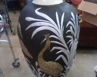 4+' pot with herons. Top can hold a plant