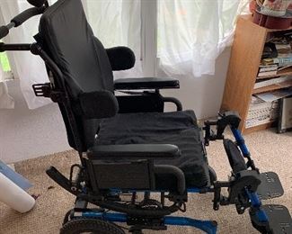Wheel chair with head rest