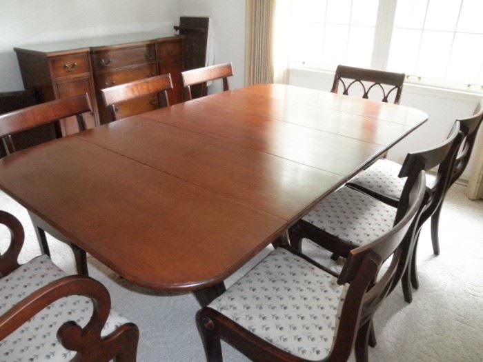 BEAUTIFUL MAHOGANY DINING TABLE 8 CHAIRS SEATS 12 WITH FOUR LEAVES