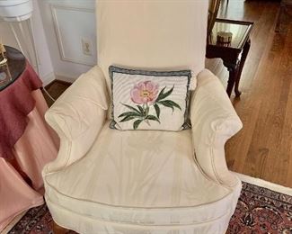 $150 - Vintage arm chair AS IS - scratches on side.    42.5" H, 24.5" W, 20" D, seat height 20". 