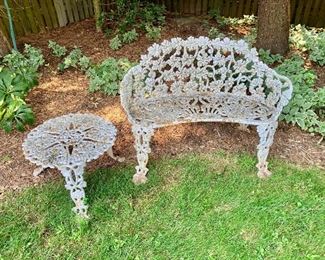 $350 - Vintage cast iron outdoor garden set