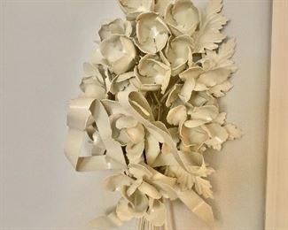 $24 - Metal floral flower arrangement decor - 17" H.