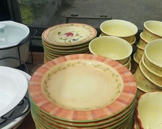 pfaltzgraff dish set, $100